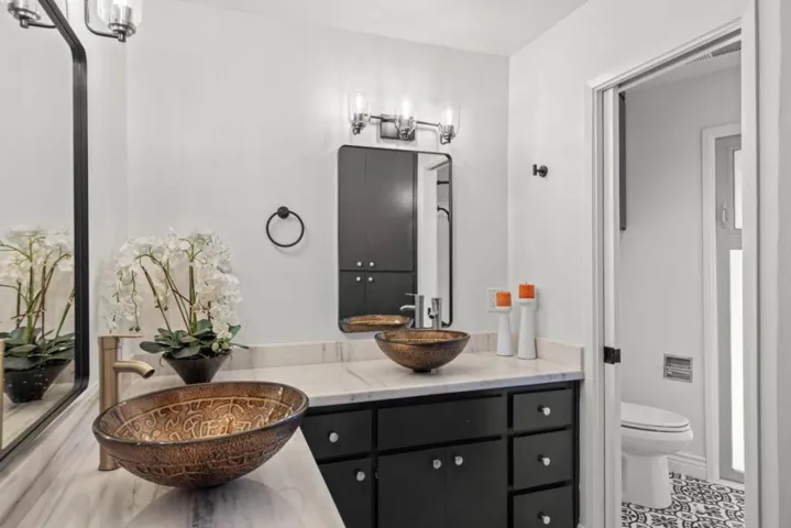 11820 Foothill Avenue, Gilroy, California 95020