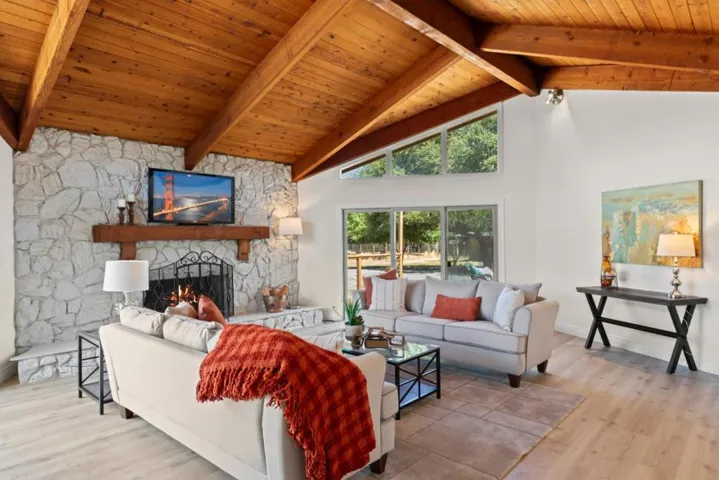 11820 Foothill Avenue, Gilroy, California 95020