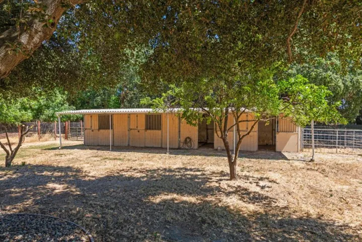 11820 Foothill Avenue, Gilroy, California 95020