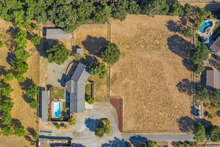 11820 Foothill Avenue, Gilroy, California 95020
