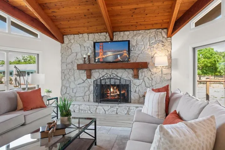 11820 Foothill Avenue, Gilroy, California 95020