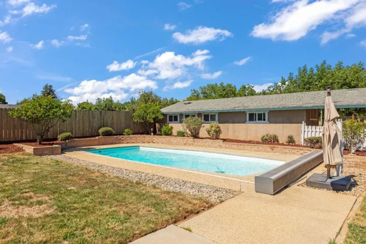 11820 Foothill Avenue, Gilroy, California 95020