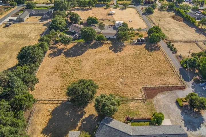 11820 Foothill Avenue, Gilroy, California 95020