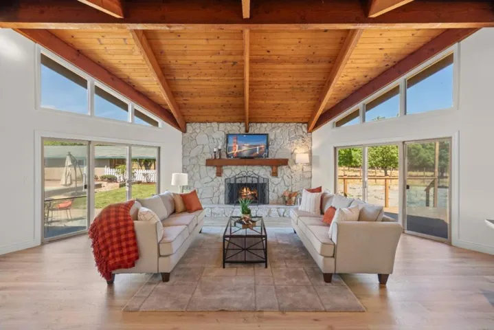 11820 Foothill Avenue, Gilroy, California 95020