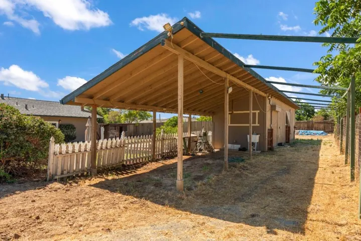 11820 Foothill Avenue, Gilroy, California 95020