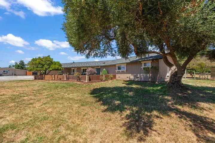 11820 Foothill Avenue, Gilroy, California 95020