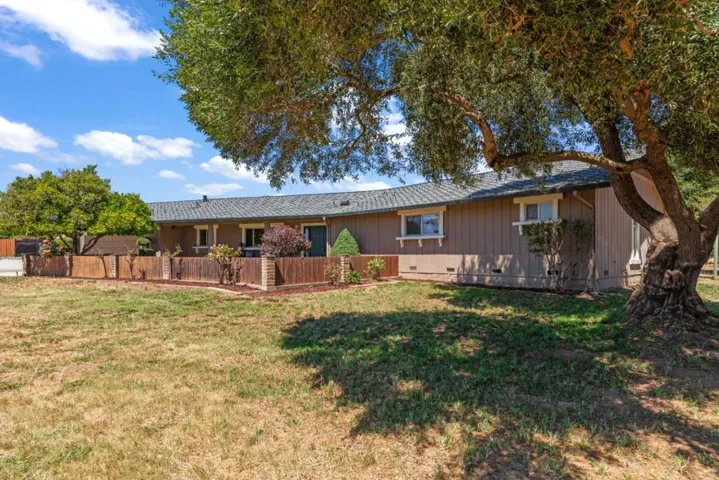 11820 Foothill Avenue, Gilroy, California 95020