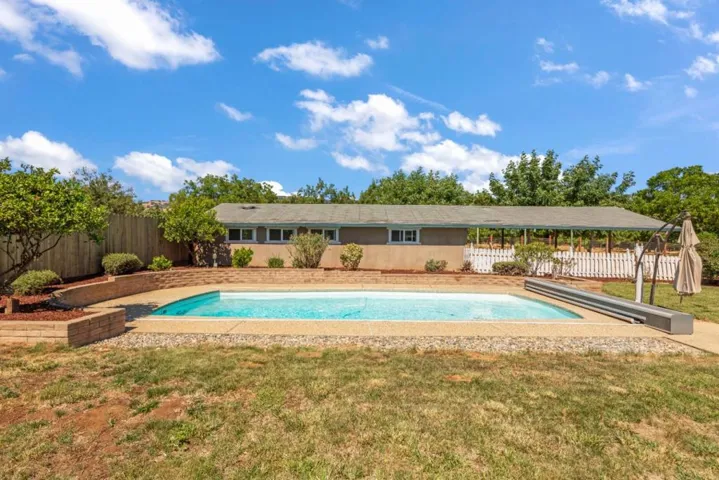 11820 Foothill Avenue, Gilroy, California 95020