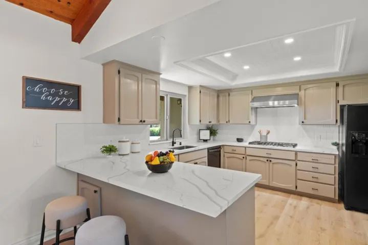 11820 Foothill Avenue, Gilroy, California 95020
