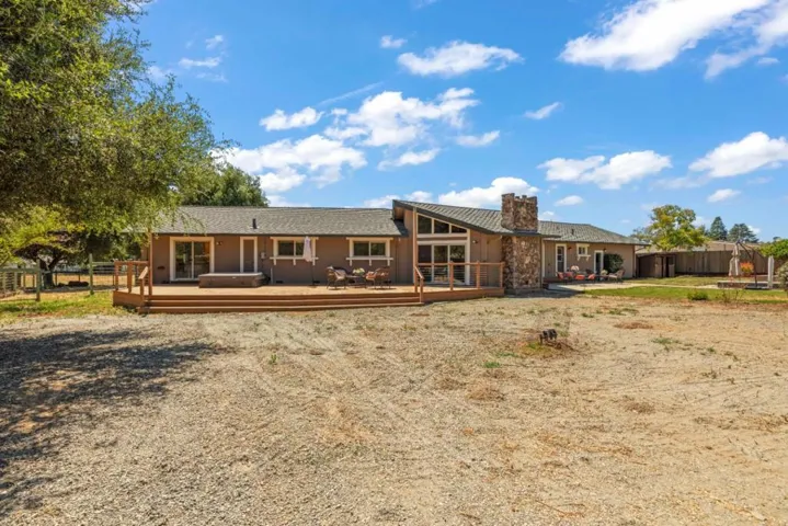 11820 Foothill Avenue, Gilroy, California 95020