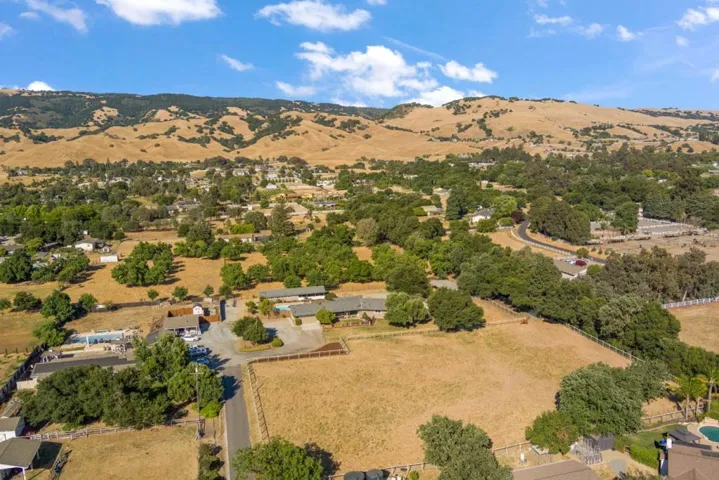 11820 Foothill Avenue, Gilroy, California 95020