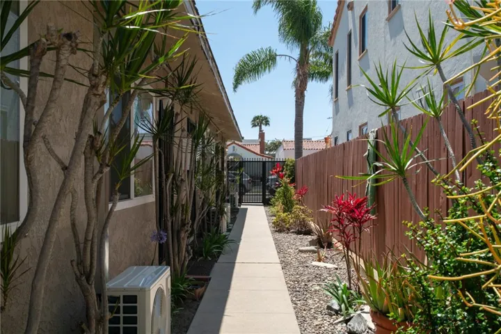 187 Roycroft Avenue, Long Beach, California 90803