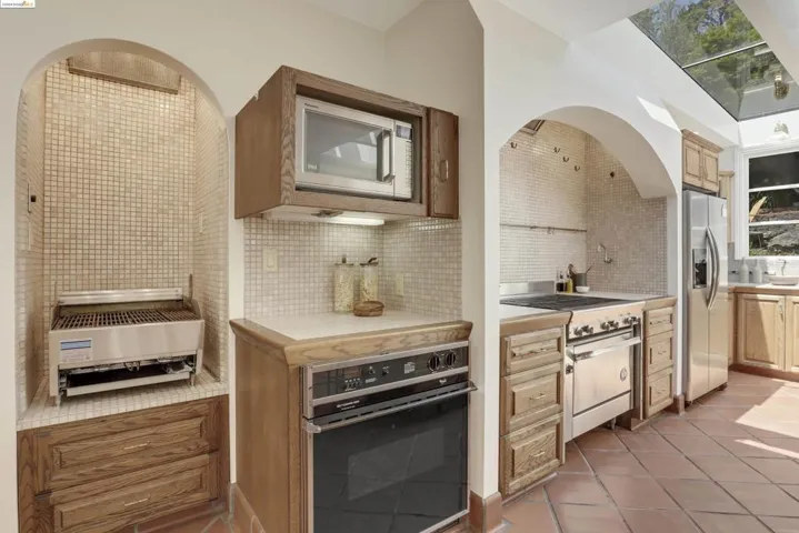 31 Sunset Drive, Kensington, California 94707-1151