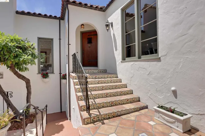 31 Sunset Drive, Kensington, California 94707-1151