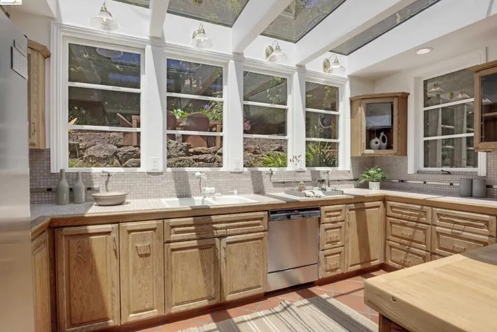 31 Sunset Drive, Kensington, California 94707-1151