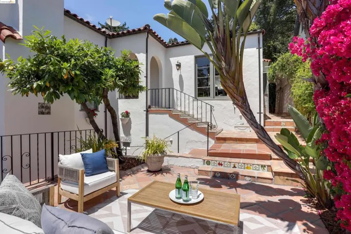 31 Sunset Drive, Kensington, California 94707-1151