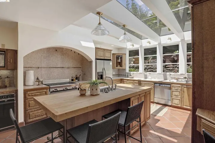 31 Sunset Drive, Kensington, California 94707-1151