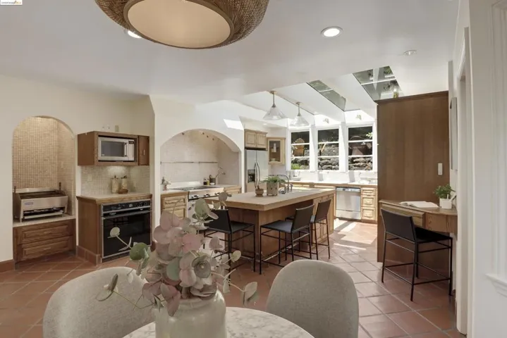 31 Sunset Drive, Kensington, California 94707-1151