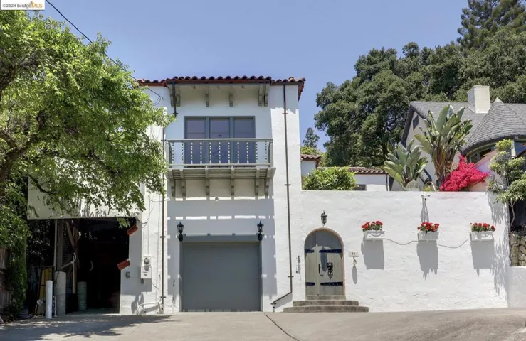 31 Sunset Drive, Kensington, California 94707-1151