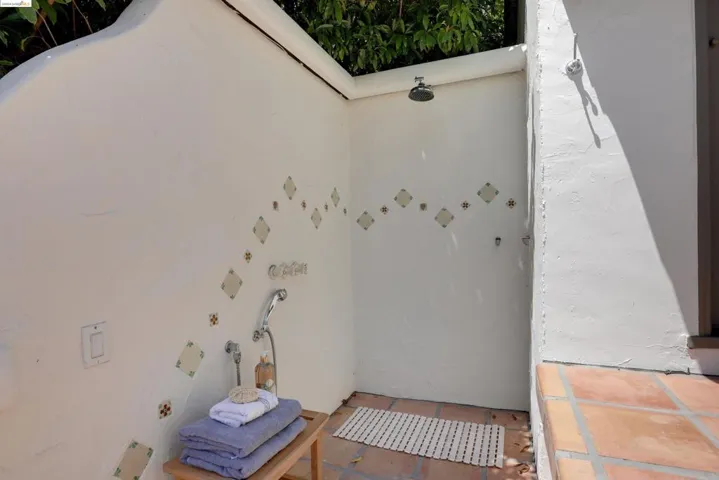 31 Sunset Drive, Kensington, California 94707-1151