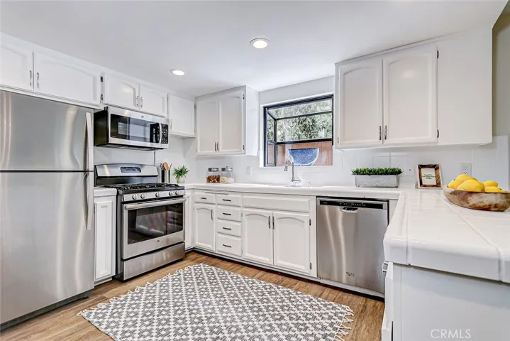 Gleaming white kitchen with new quartz counters!