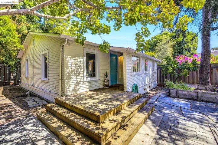 1735 6th Ave, Oakland, California 94606