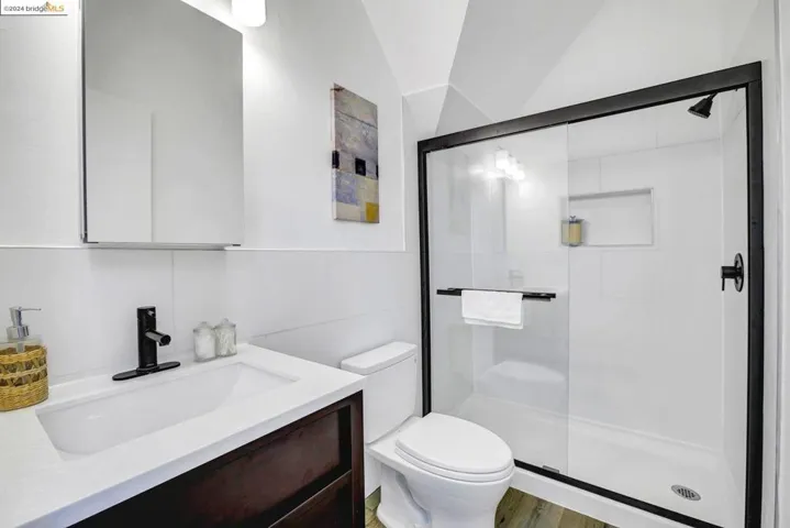 1735 6th Ave, Oakland, California 94606