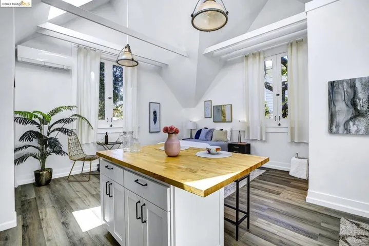 1735 6th Ave, Oakland, California 94606