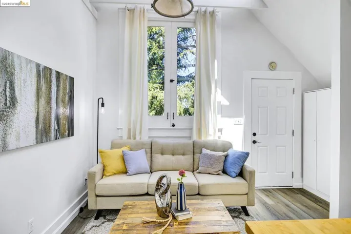 1735 6th Ave, Oakland, California 94606