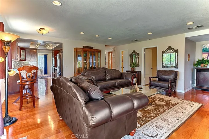 9195 Hidden Farm Road, Alta Loma, California 91737