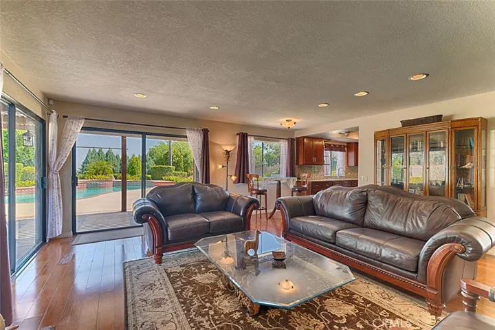 9195 Hidden Farm Road, Alta Loma, California 91737