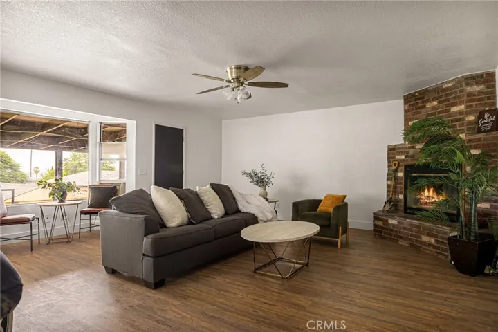 Cozy Den with Access to Back Patios!