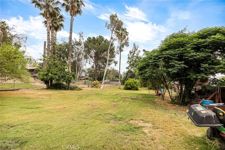 HUGE YARD!!!!!