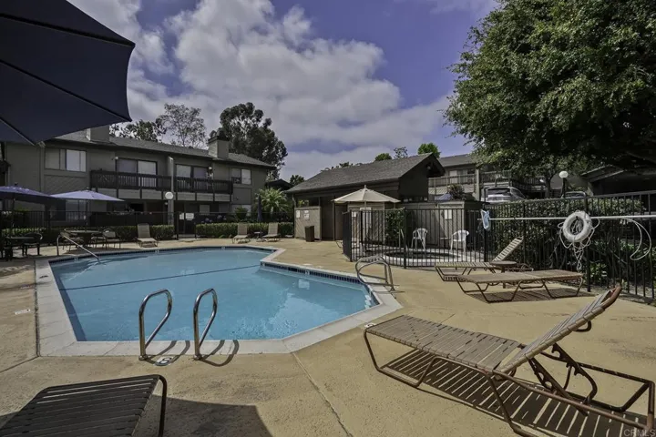 8366 Via Sonoma G, La Jolla, California 92037