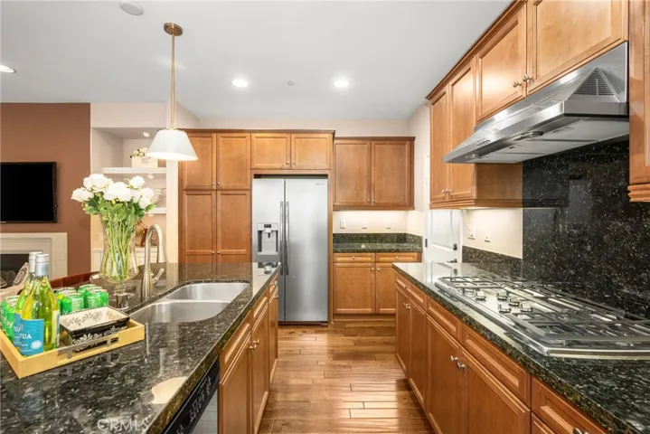 and a full suite of stainless steel appliances