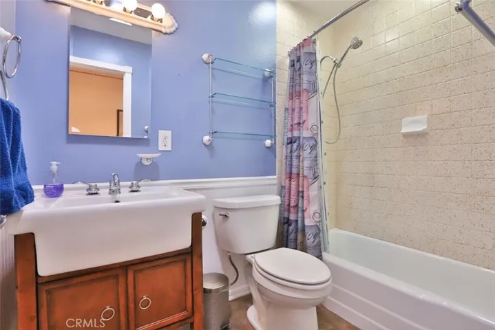 2nd Bathroom