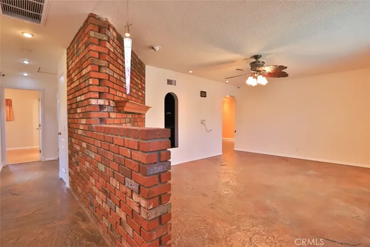 Entry/Living Room