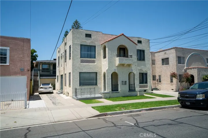 761 Walnut Avenue, Long Beach, California 90813