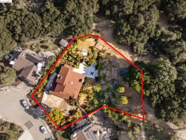 5111 Fairhill Ct, Oakland, California 94605