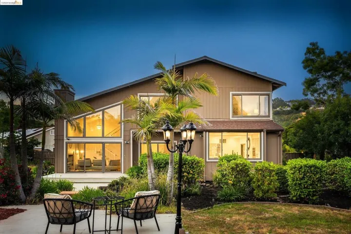 5111 Fairhill Ct, Oakland, California 94605