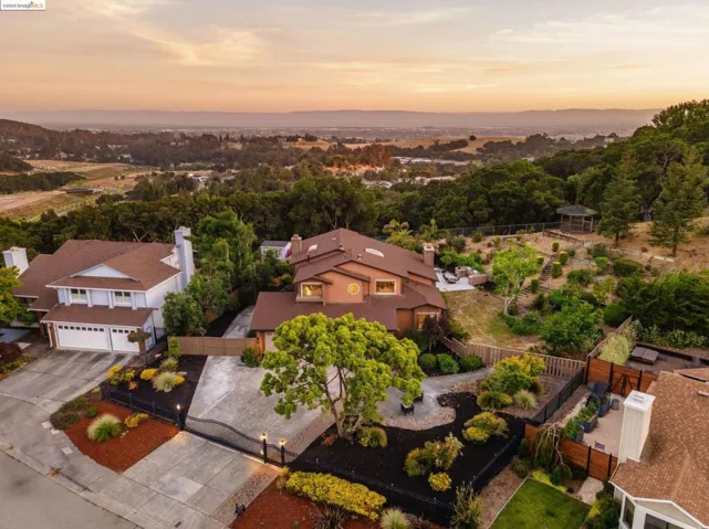 5111 Fairhill Ct, Oakland, California 94605