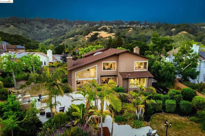 5111 Fairhill Ct, Oakland, California 94605