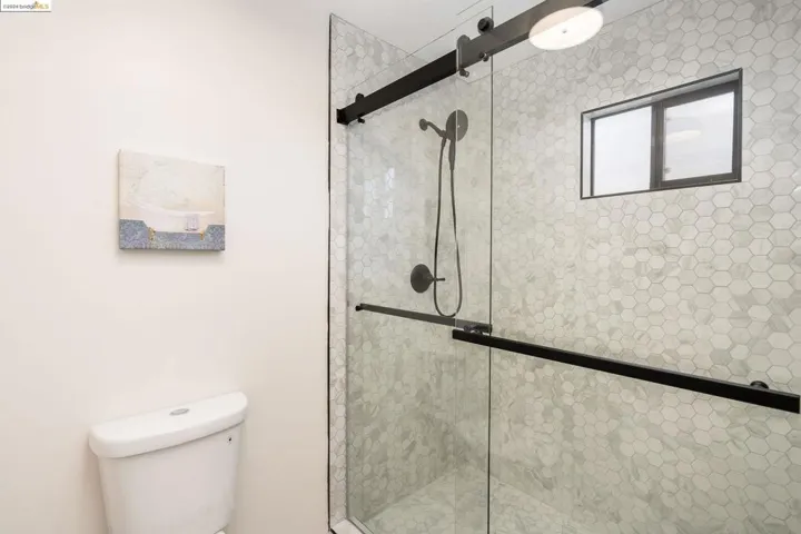 5111 Fairhill Ct, Oakland, California 94605