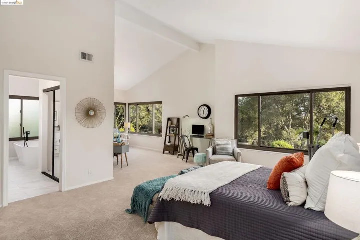 5111 Fairhill Ct, Oakland, California 94605