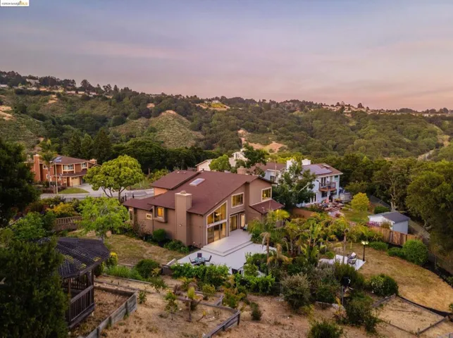 5111 Fairhill Ct, Oakland, California 94605
