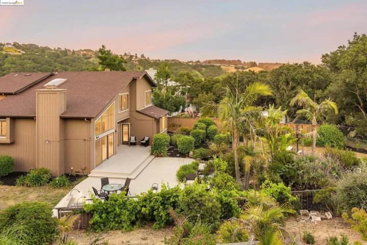 5111 Fairhill Ct, Oakland, California 94605