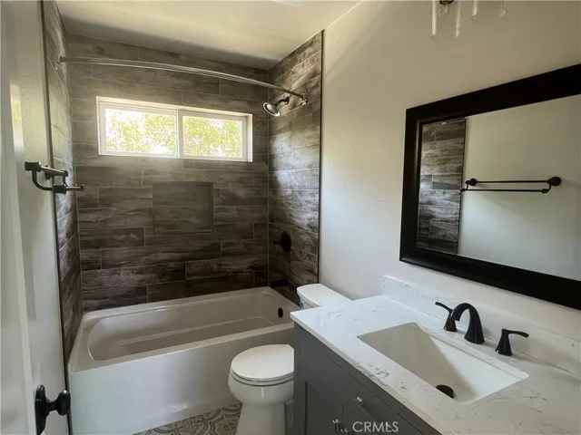2518 Carnegie Avenue B, Costa Mesa, California 92626