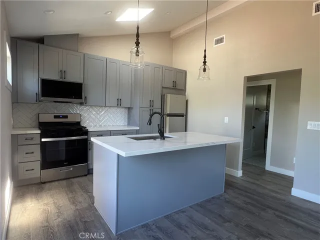 2518 Carnegie Avenue B, Costa Mesa, California 92626