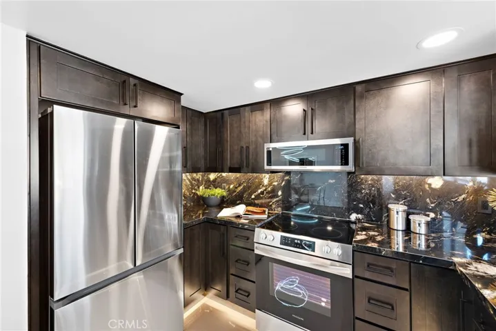 1100 E 4th Street E, Long Beach, California 90802