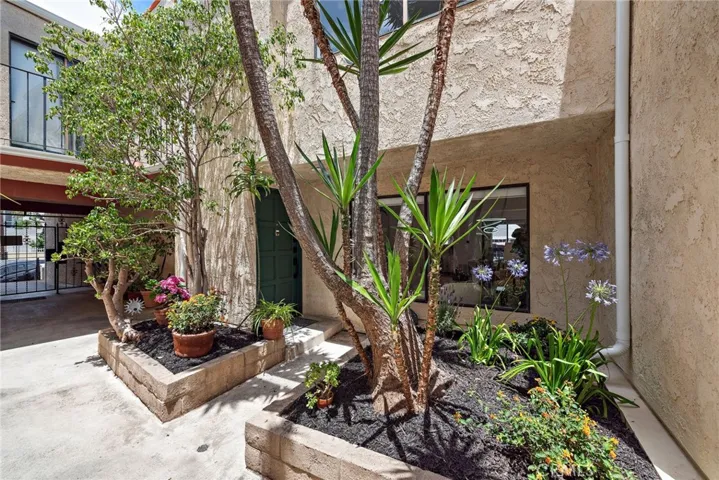 1100 E 4th Street E, Long Beach, California 90802